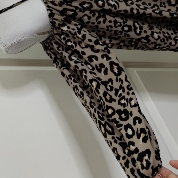 entro women's small leopard print criss cross off shoulder dress long sleeve - Picture 3 of 9